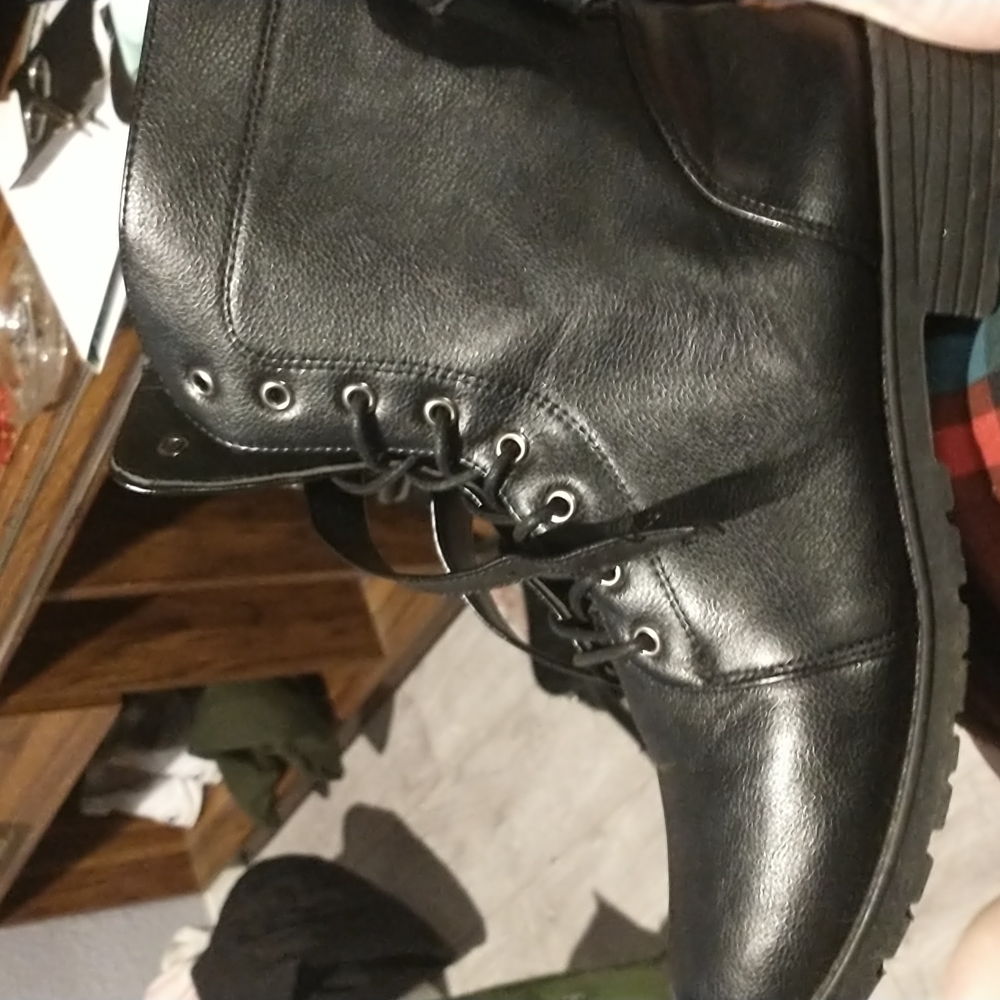 Combat boots